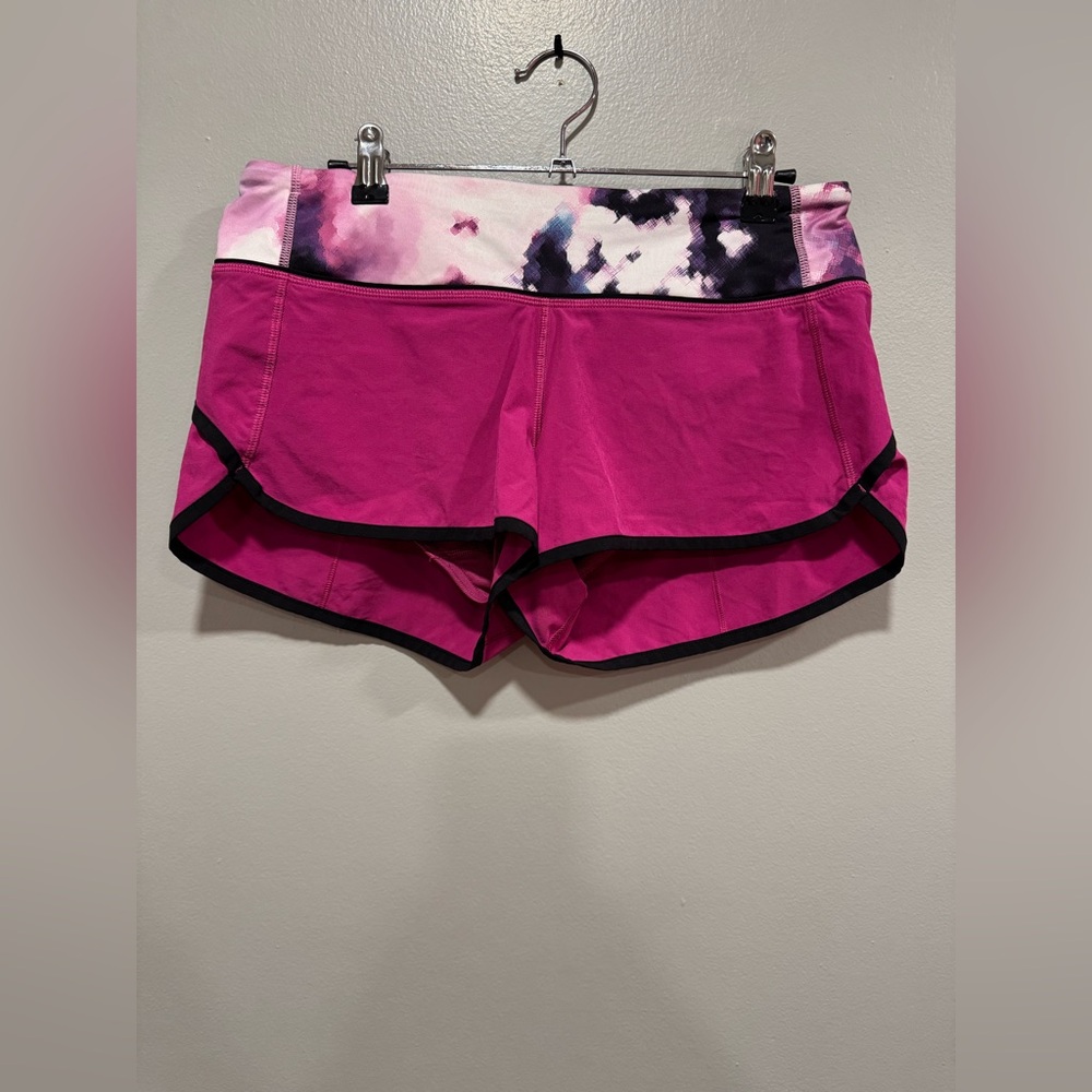 Lululemon Speed Short in Raspberry/Blooming Pixie Multi/Black Size 6